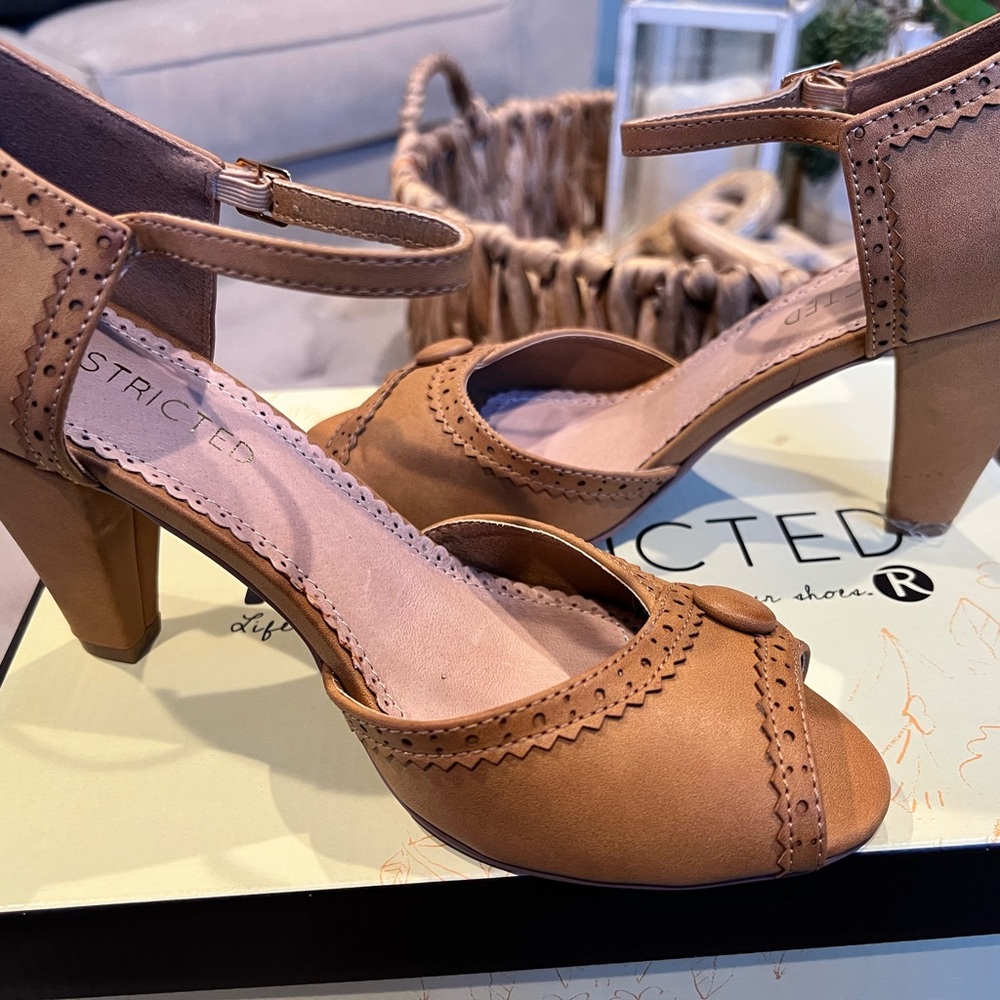 Restricted Brand Tan Heels. Size 7.5. Never worn. Heel Size 3”.